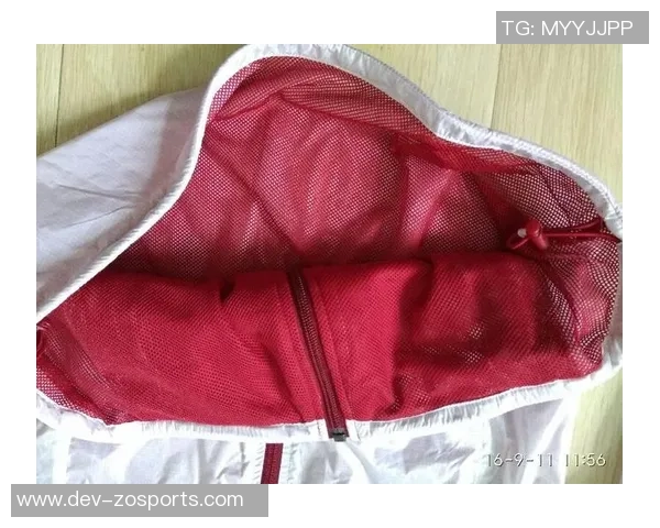 热爱西班牙足球的你不可错过的经典围巾设计与收藏指南