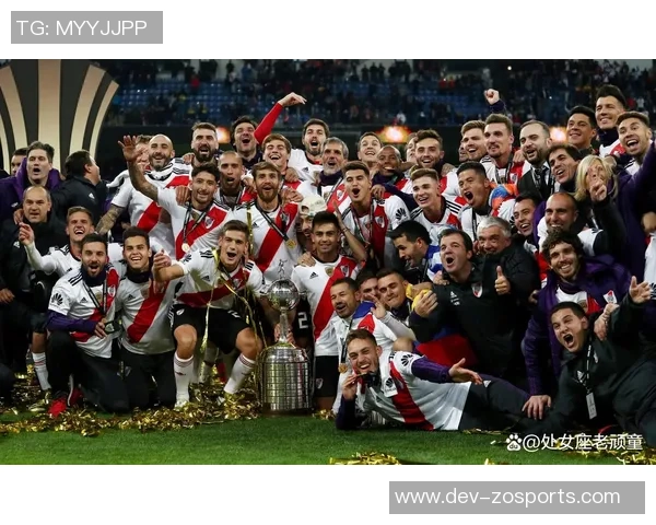 狂野足球巨星传奇：从草根到巅峰的荣耀之路与不屈精神