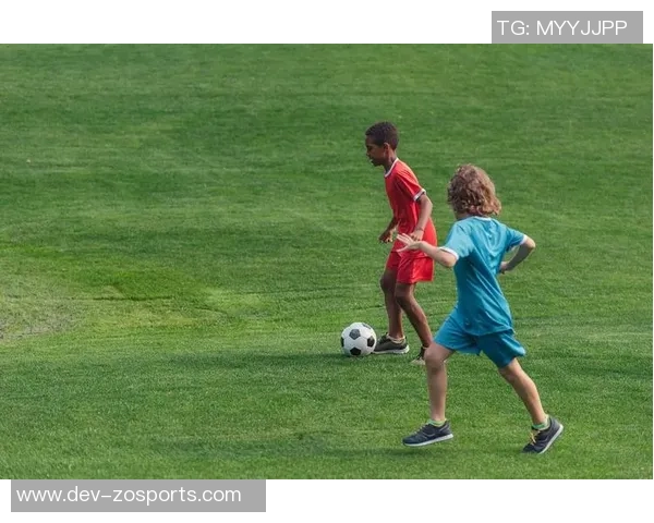 足球之路上的思考与感悟：从场上到生活的启示