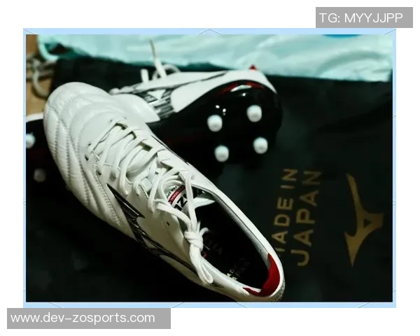 选择合适的足球鞋松紧度提升你的比赛表现与舒适度